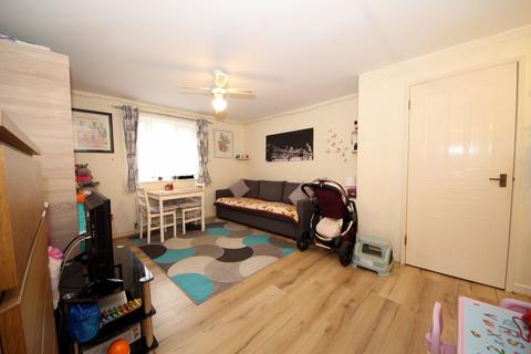 1 bedroom flat for sale, Haynes Close, N11