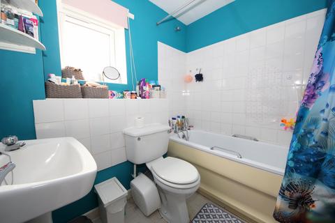 17 Haynes Close, London, N11 1HH