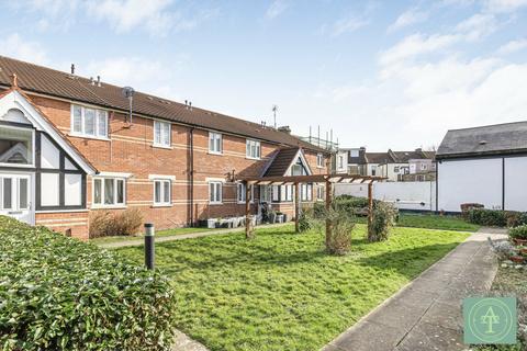 17 Haynes Close, London, N11 1HH