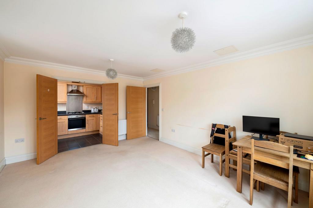 Wolfendale Close, Merstham, RH1 2 bed apartment to rent £1,400 pcm (£