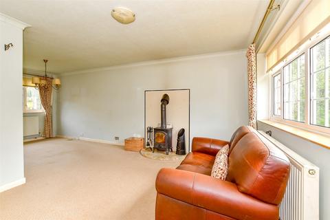 97 Eastfields, Folkestone, CT19 5RT