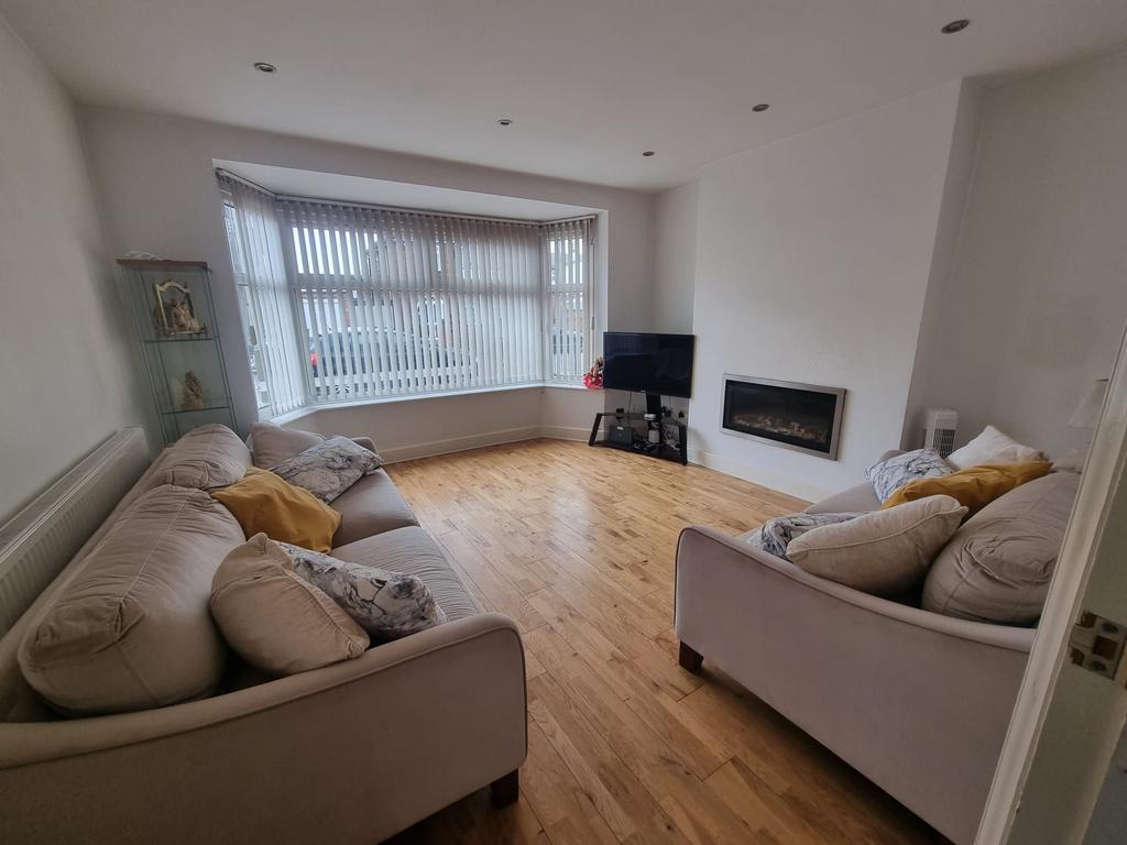 Sandringham Avenue, Leicester, LE4 3 bed semidetached house for sale