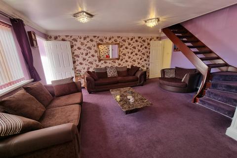 3 bedroom semi-detached house for sale, Shearer Close, Leicester, LE4