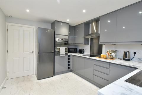 4 bedroom detached house for sale - Flint Way, Peacehaven, East Sussex