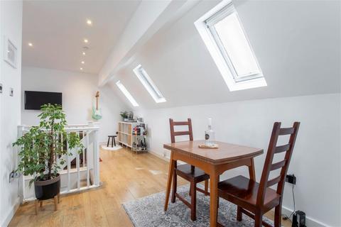 15 Chantry Gate, Bishops Cleeve, Cheltenham, GL52 8UR