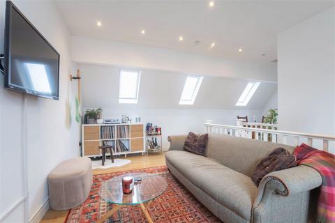 15 Chantry Gate, Bishops Cleeve, Cheltenham, GL52 8UR