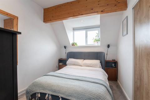 15 Chantry Gate, Bishops Cleeve, Cheltenham, GL52 8UR