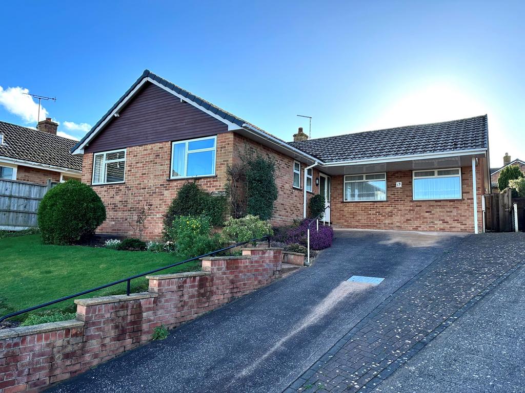 Old Farm Close, Minehead TA24 4 bed detached bungalow for sale £425,000