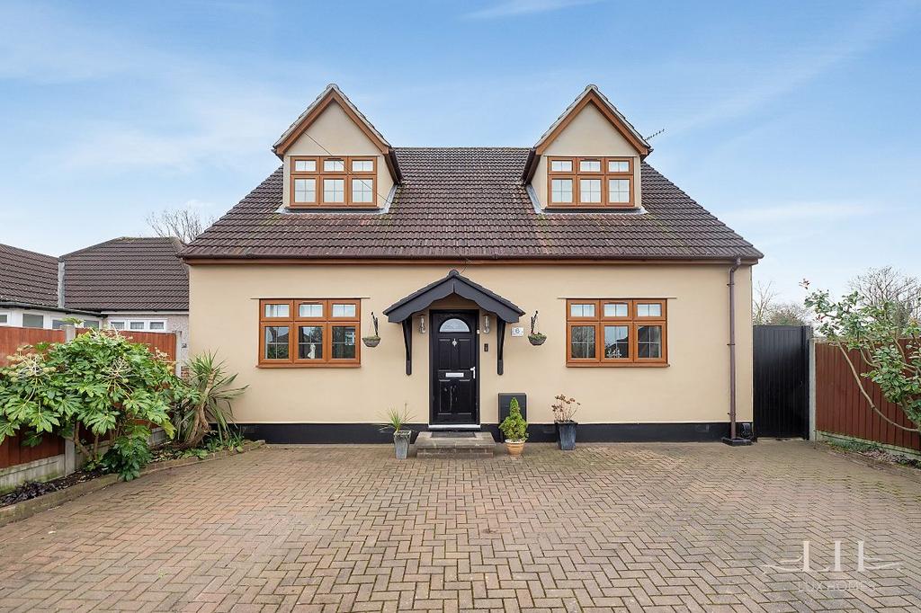 Hubbards Chase, Hornchurch 4 bed detached house for sale £850,000