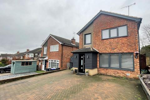 3 bedroom detached house for sale, Sunningdale Drive, Daventry, Northamptonshire NN11 4NZ