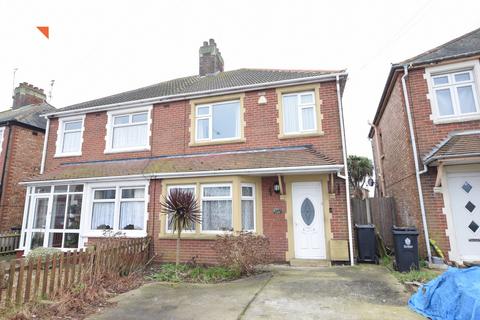 3 bedroom semi-detached house for sale - St Osyth Road, Clacton-on-Sea