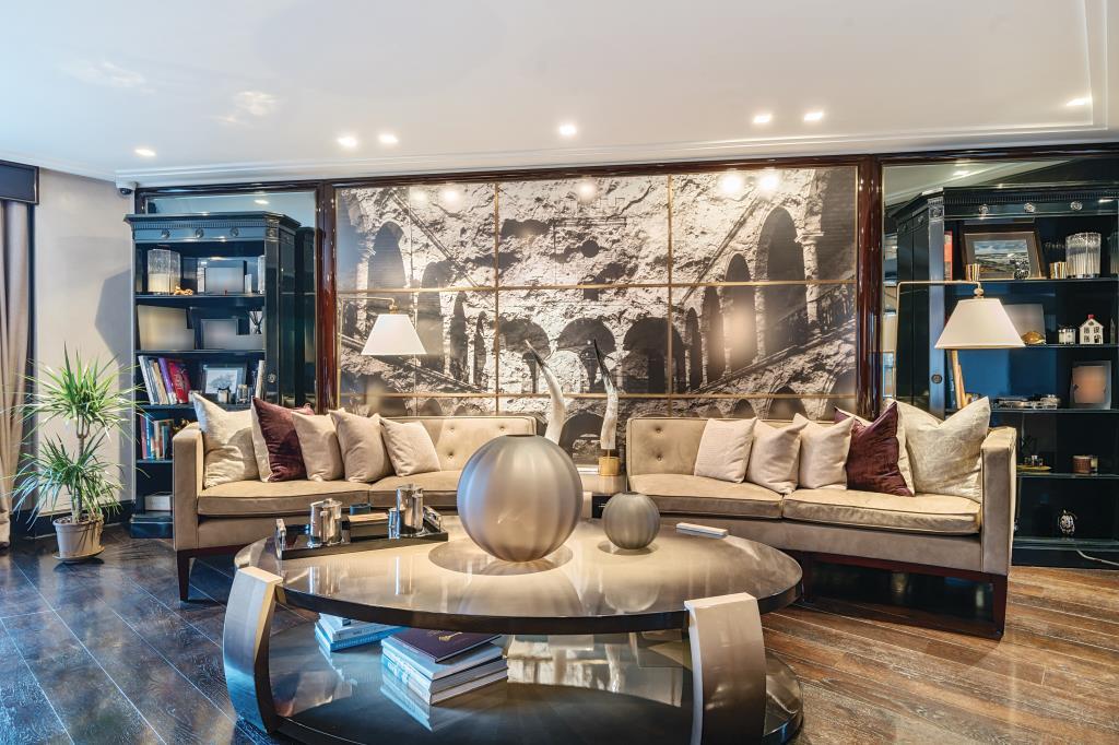 Lounge Area