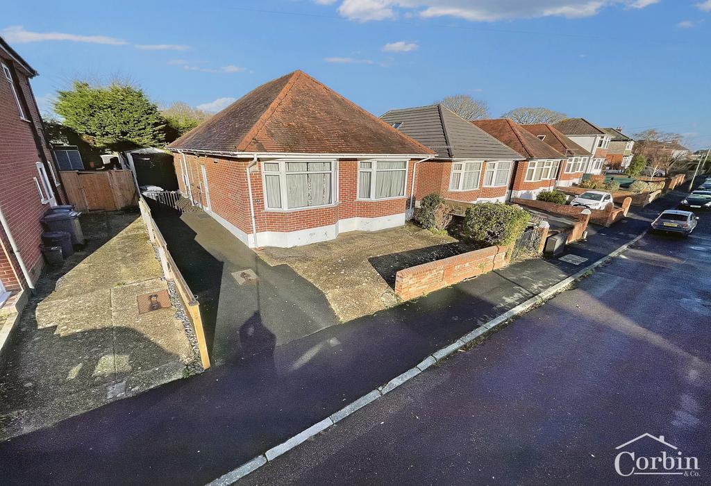 Pine Vale Crescent, Bournemouth, Dorset 3 bed detached bungalow £350,000