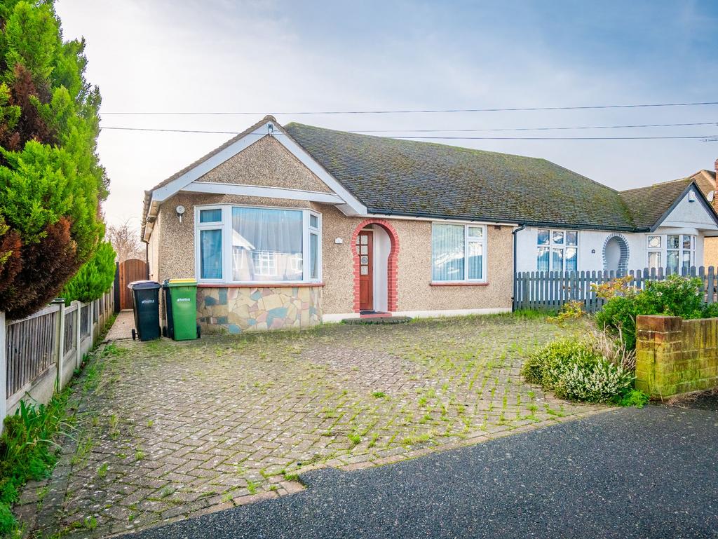 Rayleigh, Rayleigh SS6 3 bed semidetached house for sale £350,000