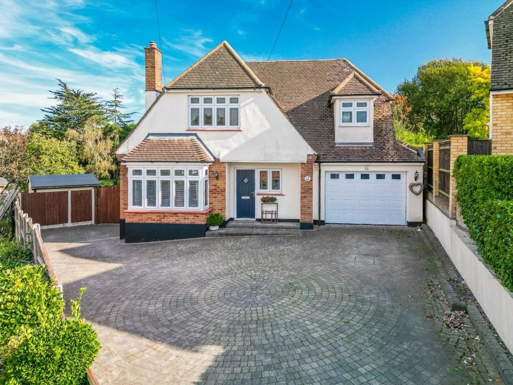Rayleigh, Rayleigh SS6 4 bed detached house for sale £800,000
