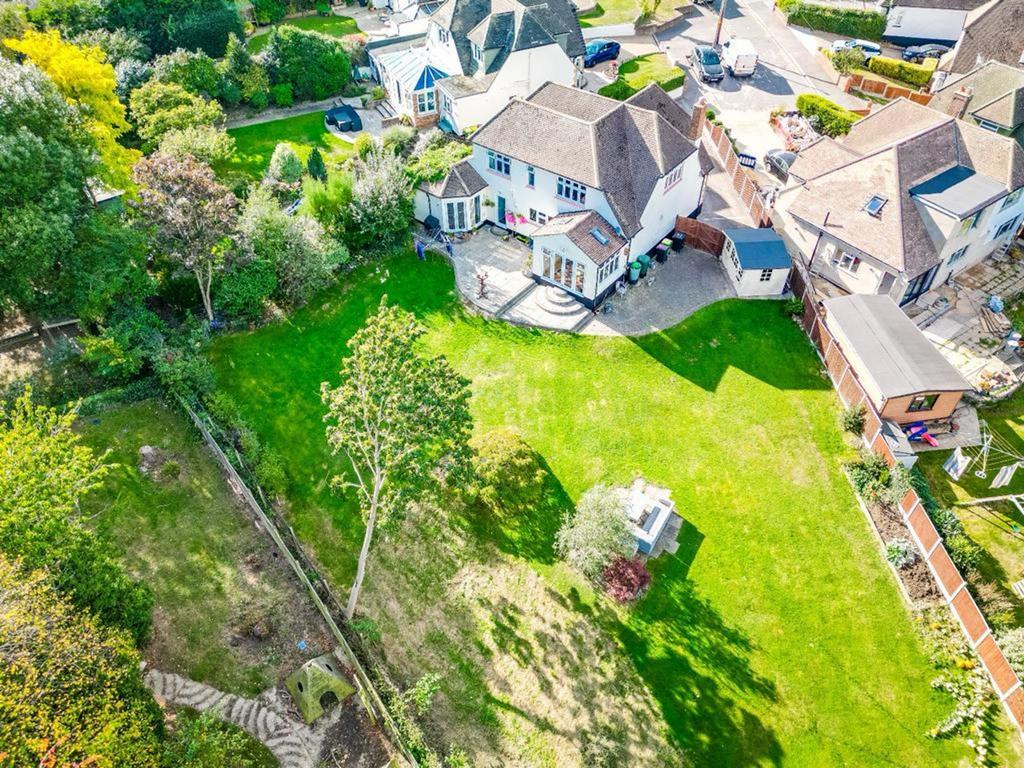 Rayleigh, Rayleigh SS6 4 bed detached house for sale £800,000