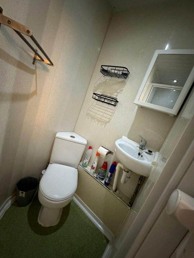 Tiverton-road-b29-6bu-963433