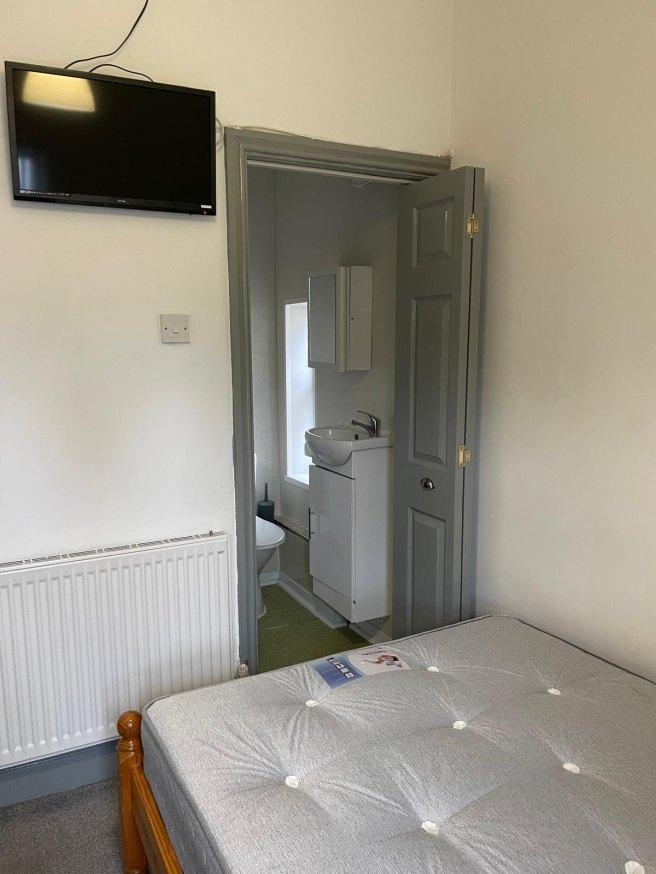 Tiverton-road-b29-6bu-963437