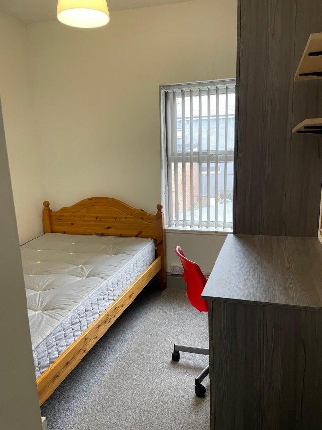 Tiverton-road-b29-6bu-963439