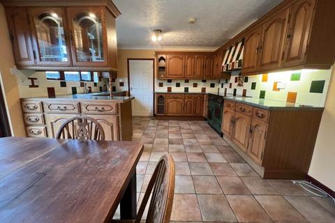 4 bedroom bungalow for sale, Tregaron, , Ceredigion