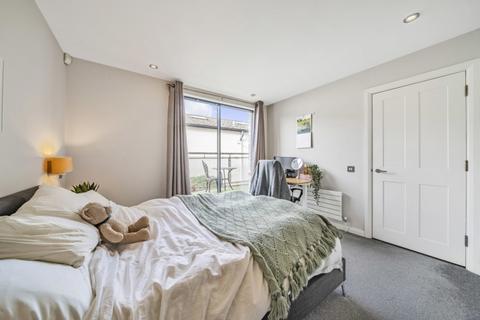 2 bedroom house to rent, Clapham Park Road Clapham SW4