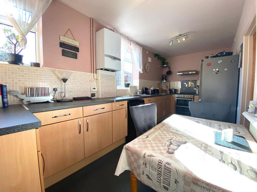 Hazeldene Road, Kingsley, Northampton NN2 7NB 2 bed end of terrace