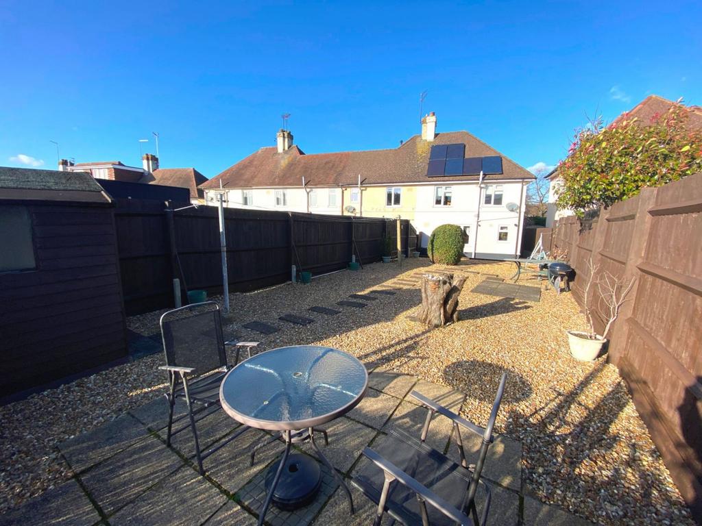 Hazeldene Road, Kingsley, Northampton NN2 7NB 2 bed end of terrace