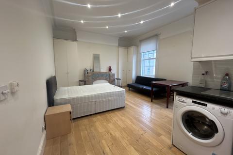 Terraced house to rent, Second Floor Front, 322 Earls Court Road, London, SW5