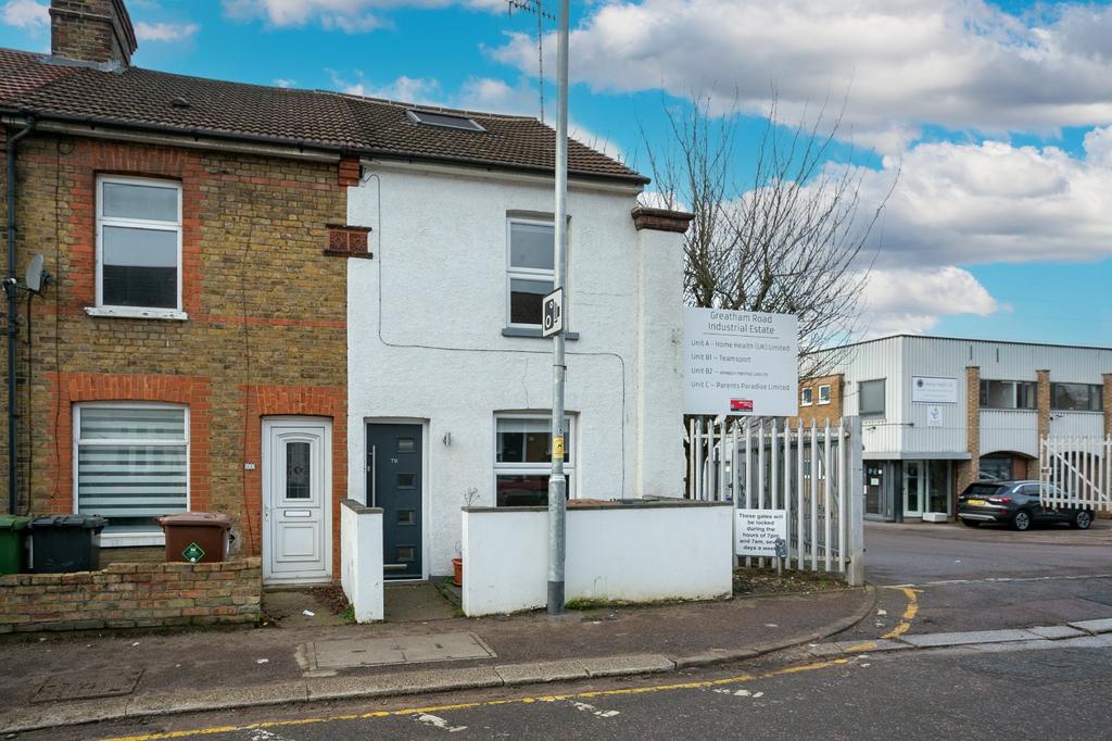Greatham Road, Bushey, Hertfordshire... 4 bed end of terrace house £