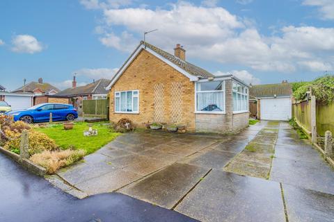 2 bedroom detached bungalow for sale - Great Close, Caister-On-Sea, NR30