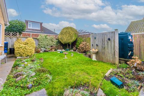 2 bedroom detached bungalow for sale - Great Close, Caister-On-Sea, NR30