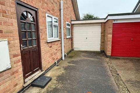 2 bedroom semi-detached bungalow for sale, Crew Road, 1 NG23