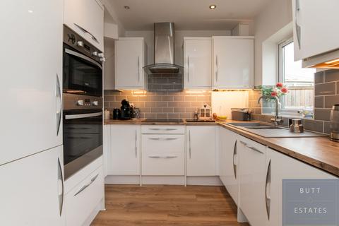 38 Cowick Hill, Exeter, EX2 9NG