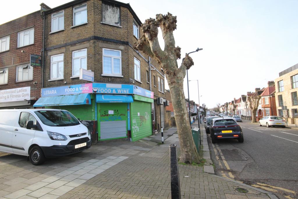 Edgware Road, London NW2 Retail property (high street) to rent £1,666