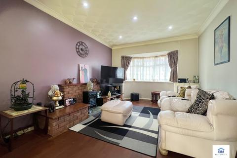 4 bedroom detached house for sale, Thurnview Road, Leicester LE5