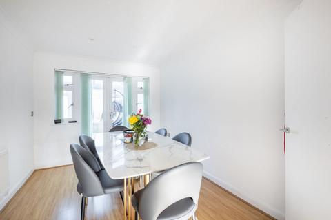 24 Ruffetts Close, South Croydon, CR2 7JS