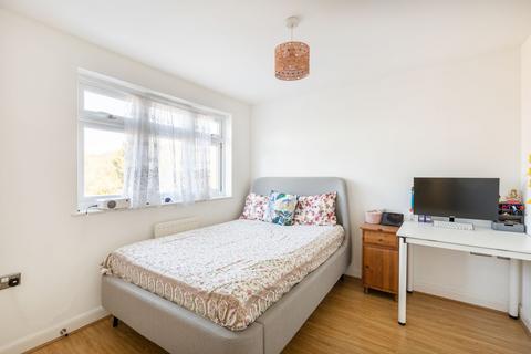 24 Ruffetts Close, South Croydon, CR2 7JS