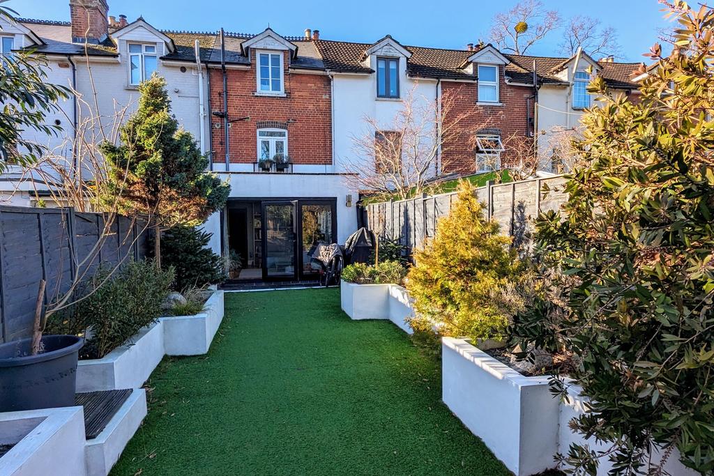 PAXTON ROAD, FAREHAM 3 bed house for sale £375,000