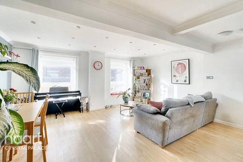 2 bedroom maisonette for sale, Founders Gardens, London