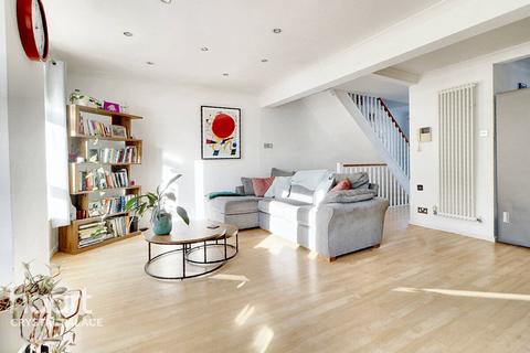 2 bedroom maisonette for sale, Founders Gardens, London