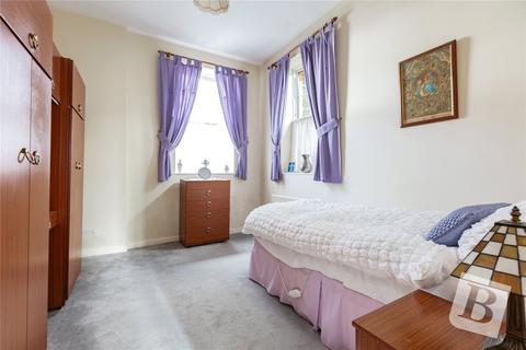2 bedroom bungalow for sale - The Lodge, Hornchurch Road, Hornchurch, RM11