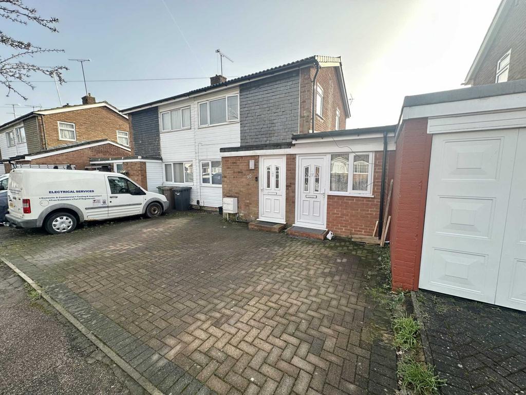 Fairfax Avenue, Luton LU3 3 bed semidetached house £340,000