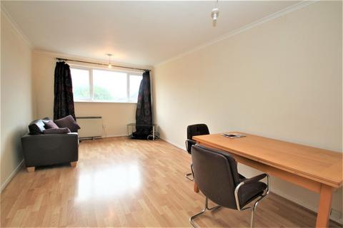 2 bedroom flat for sale, Whitehall Close, Uxbridge, Greater London