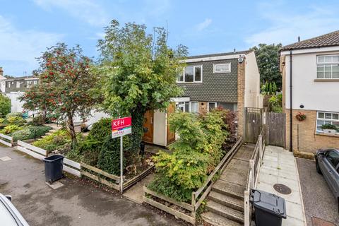 14 Lakes Road, Keston, BR2 6BN