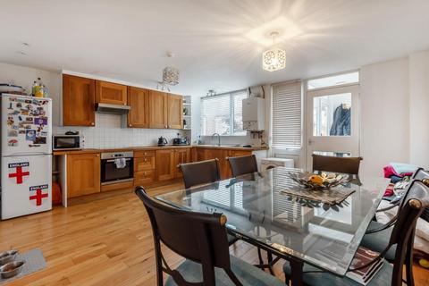 14 Lakes Road, Keston, BR2 6BN