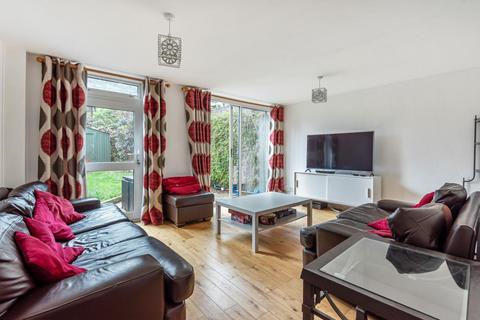 14 Lakes Road, Keston, BR2 6BN