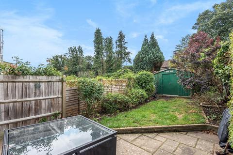14 Lakes Road, Keston, BR2 6BN