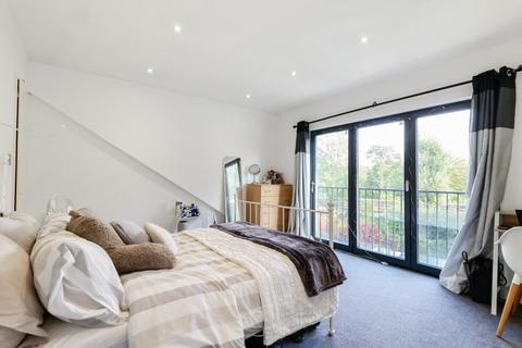 3 bedroom flat for sale, Culverden Road, Balham
