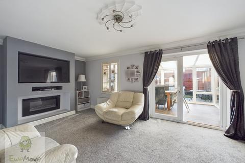 3 bedroom end of terrace house for sale, Wall Close, Hoo, Rochester, ME3 9LN