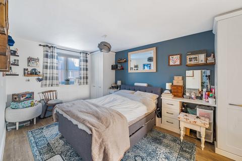 37 Ampthill Way, Faringdon, SN7 7GS